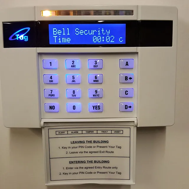 Alarm control panel for setting alarm